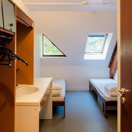 Auberge De Jeunesse Hi Cancale Room photo